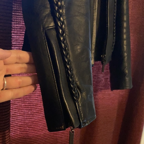 Leather jacket - Picture 3 of 8
